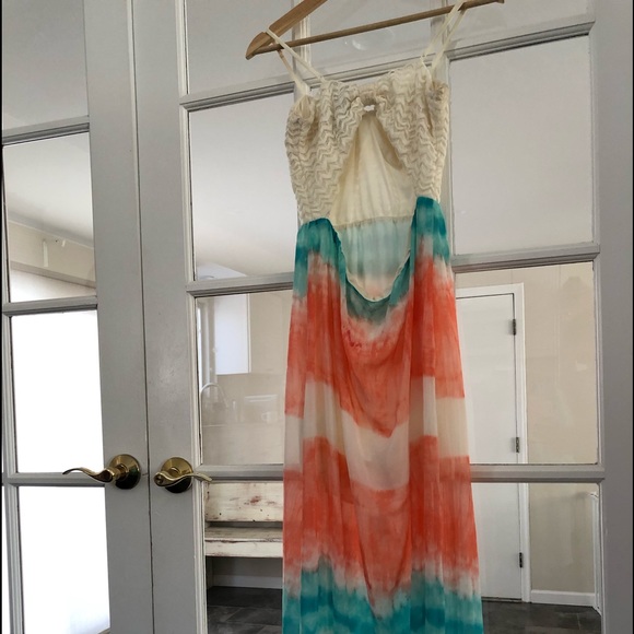 🎉SALE🎉Stunning Maxi dress - Picture 3 of 5